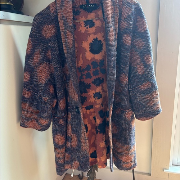 Liz Claiborne Axcess Orange and Navy Floral Knit Sweater - Picture 3 of 5